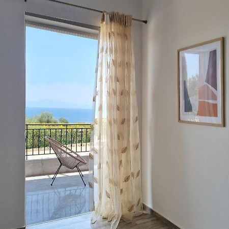 Almyros Aktis Seaview Apartment 칼라마타 외부 사진